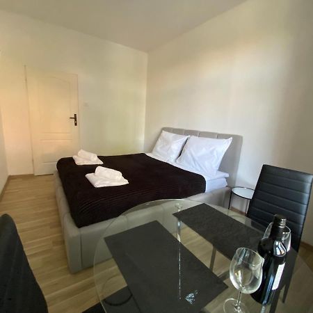 Vip Rooms Apartment Torun Exterior photo